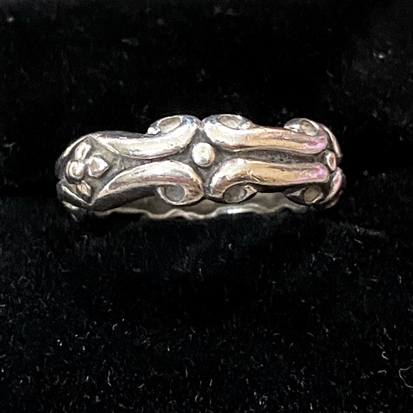 Jewelry - RING 924 SILVER.  SIZE 6